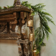 Load image into Gallery viewer, Rustic Bell Cascade