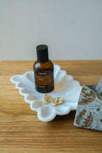 Load image into Gallery viewer, Scalloped Marble Dish